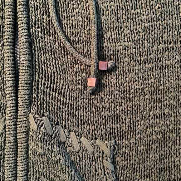 BCBG MAX AZRIA women’s sweater - Picture 4 of 5